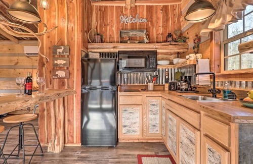 Cosby Cabina | Creekside Tree House Cabin