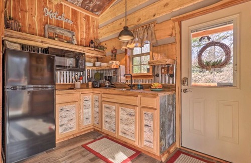 Cosby Cabina | Creekside Tree House Cabin