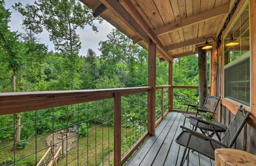 Cosby Cabina | Creekside Tree House Cabin