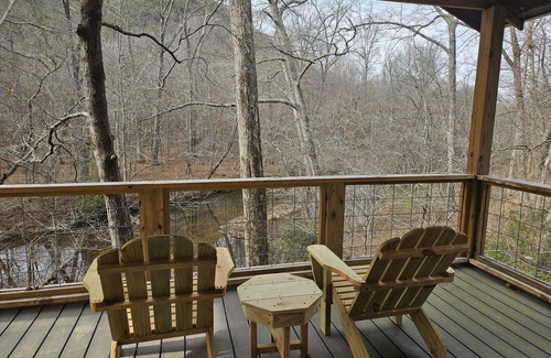 Piedmont Casa | Creekside treehouse. with hot tub.