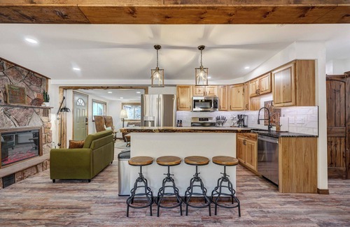 Cascade-Chipita Park Cabina | Creekside Pack Cabin with 360° Mountain Views