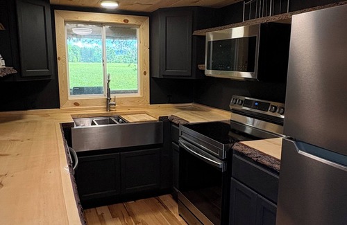 Angelica Cabina | Creekside View Cabin - Newly Remodeled