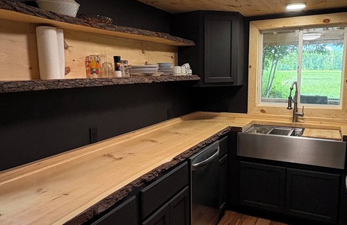 Angelica Cabina | Creekside View Cabin - Newly Remodeled