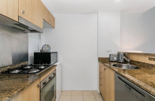 Cremorne Apartamento | Cremorne- BEN19 - Ben Boyd Road - Stylish 1-Bed Apartment with Courtyard, Parking Easy City Access