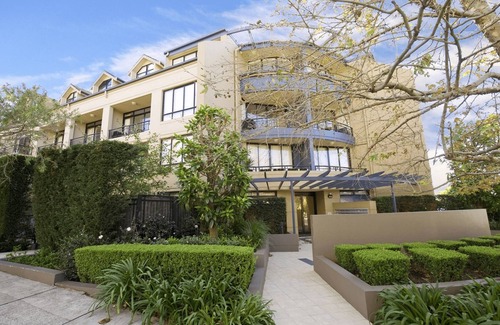 Cremorne Apartamento | Cremorne- BEN19 - Ben Boyd Road - Stylish 1-Bed Apartment with Courtyard, Parking Easy City Access