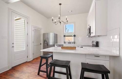 Faubourg Delassize Condominio | Creole Charm: Historic Home in Vibrant Uptown