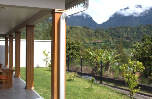 Salazie Cabaña | Casa criolla para 4 con terraza y aparcamiento seguro