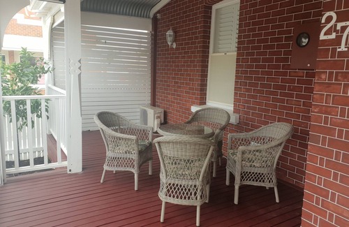 South Fremantle Casa | Crepe Myrtle Cottage in South Fremantle. Location + Wow factor