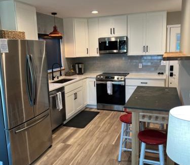 Quincy Casa | Crescent Bar Waterfront Home- Private Beach, Water Views, Hiking, Golf, Live Concerts