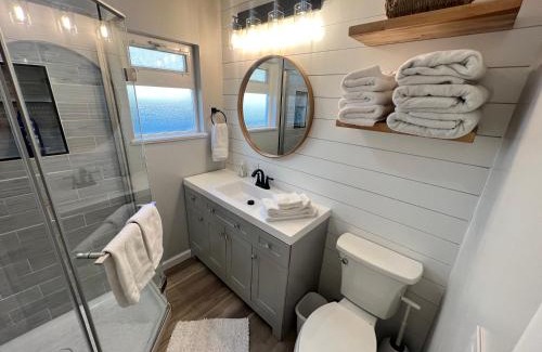 Quincy Casa | Crescent Bar Waterfront Home- Private Beach, Water Views, Hiking, Golf, Live Concerts