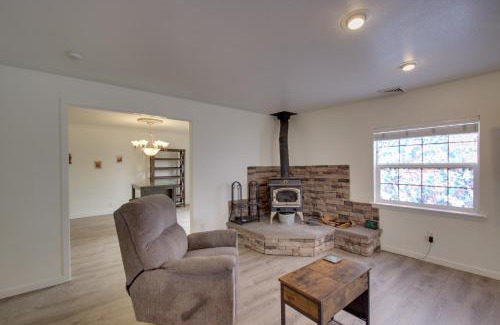 Crescent City North Casa | Crescent City Home with Hot Tub Half-Block to Beach