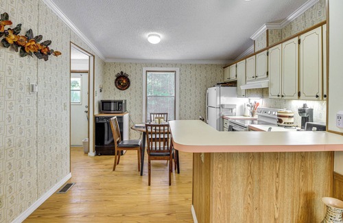 Crescent City Cabaña | Crescent City Home w/ Charcoal Grill: Near 3 Lakes