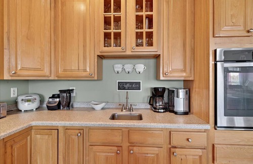 Twin Oaks Casa | Crescent Cove: Luxury Lake Anna Retreat for 18 with Sandy Beach & Hot Tub