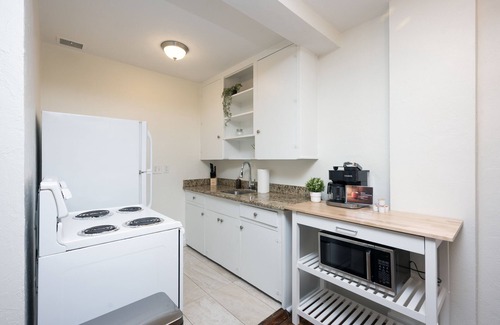 Historic Uptown Apartamento | Crescent Lake Park 2 bedroom Plus Den