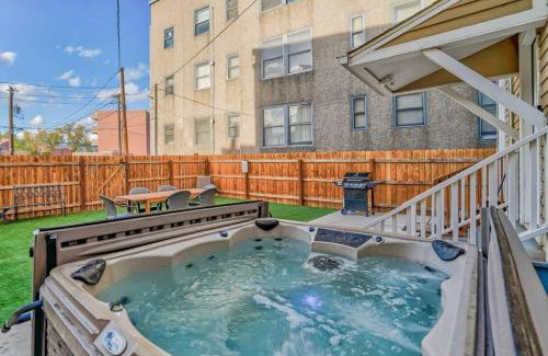 Central Colorado Springs Casa | Crescent Mansion - Golf Hot Tub BBQ Skyline Views
