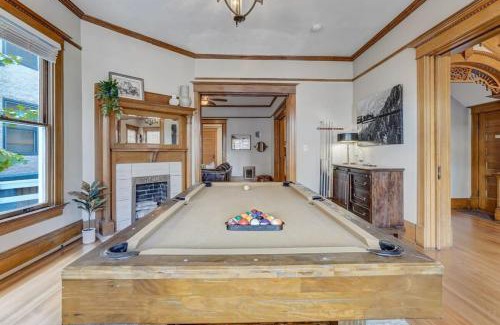Central Colorado Springs Casa | Crescent Mansion - Golf Hot Tub BBQ Skyline Views
