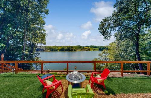 Delta Casa | Crescent Moon Tiny Lake House