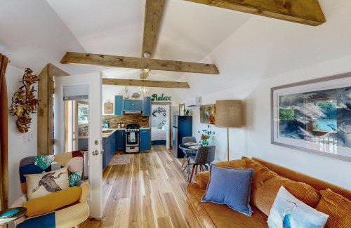 Delta Casa | Crescent Moon Tiny Lake House