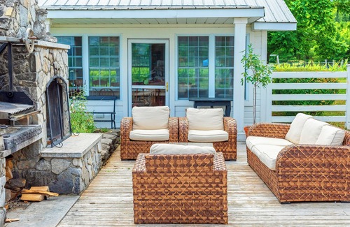 Waupoos Casa | Cressy House - WATERFRONT AND POOL