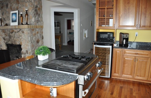 Willoughby Spit Casa | Crest of a Wave! The Little OV Beach House! Kayak, Swim!