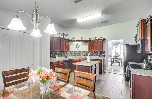 Crestview Casa | Crestview Family Home: Screened Porch & Games!