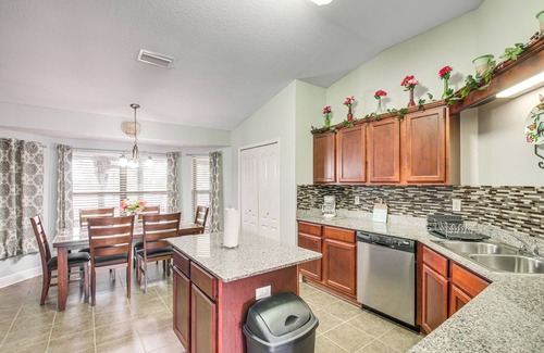 Crestview Casa | Crestview Family Home: Screened Porch & Games!