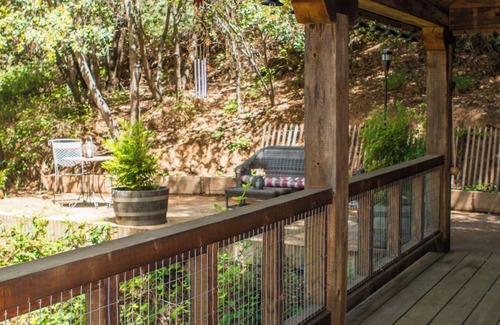 Murphys Cabaña | Crestview Pond Estate Cottage: A Pet-Friendly Retreat