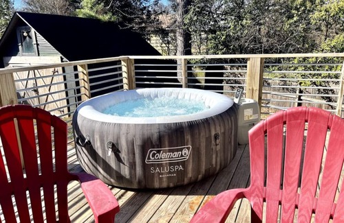 Crestline Heights Casa | Crestwood Casa: Amazing Spa bathroom & HOT TUB