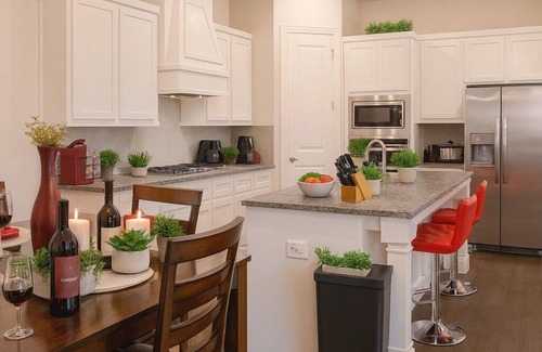 Rockwall Casa | Homify360 - Luxe Haven | Hot tub, Putting Green