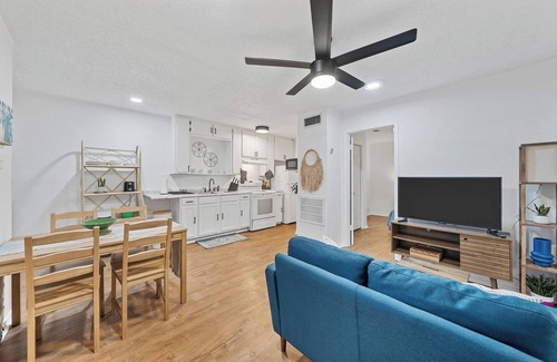 University Casa | -
