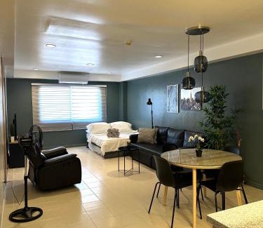 Olongapo Apartamento | CRIB 217 SUBIC BAY - Mediterranean Condo with Unlimited Massage