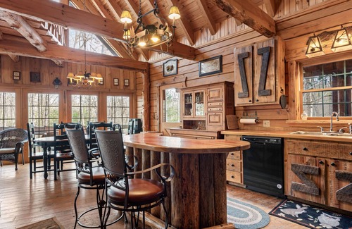 Oneida Cabina | Crickett Lane - 8 Stall Horse Barn