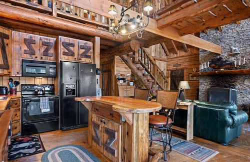 Oneida Cabina | Crickett Lane - 8 Stall Horse Barn