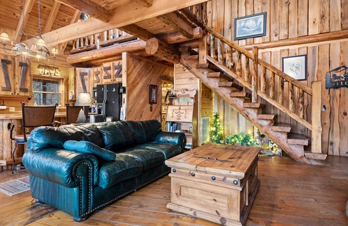 Oneida Cabina | Crickett Lane - 8 Stall Horse Barn