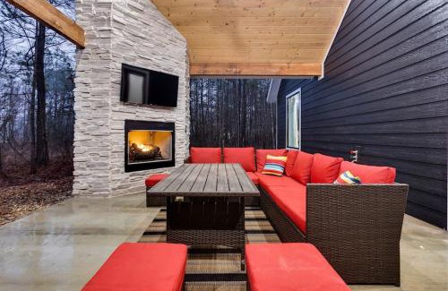 Broken Bow Casa | Crimson Creek Cabin - Ideal for Friends or 1- 2 Families, Play set, Hot Tub