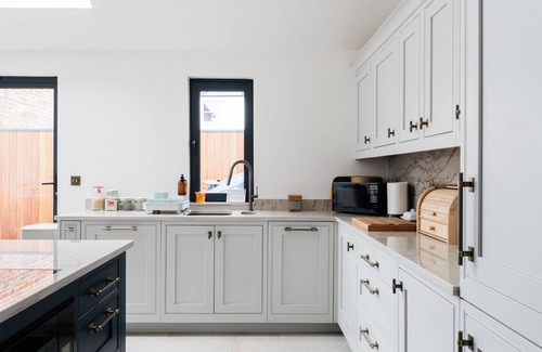 Canterbury Casa | Crippens,Absolutely Fabulous with Fire,Parking, EV, Central
