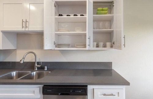 Beverly Hills Apartamento | Crisp Beverly Hills 1BR w/ Pool, nr. Trader Joes, by Blueground
