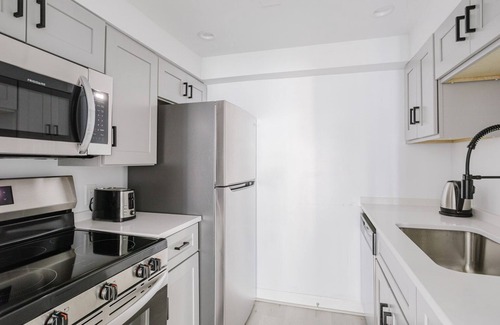 Adams Morgan Apartamento | Crisp Dupont Circle 1BR nr. U Street, Metro & Glen’s Mkt, by Blueground