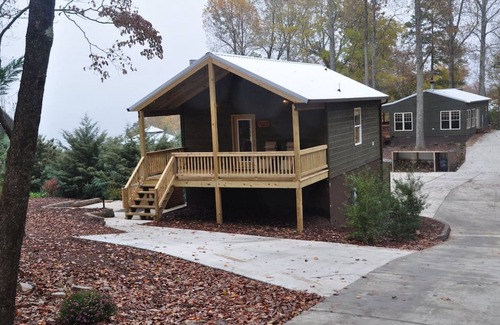 Bryant Cabina | ESQUINA DEL CRITTER Chattanooga 25 millas, bañera de hidromasaje, cerrada, wifI. chimenea, nickajac