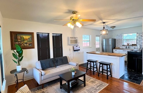 Arena District Casa | Crockett’s Place steps from Frost Bank Center, near The Pearl and Downtown
