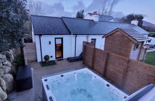 Annalong Casa | Croft Cottage by Mourne Homestays