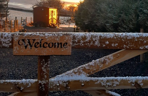 Keswick Cabina | Croft head Shepherd's hut on traditional Lakeland farm