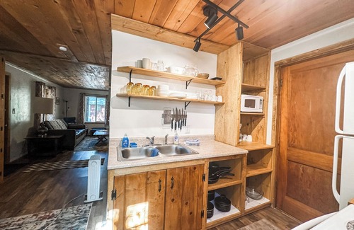 Bayfield Cabina | Croll Cabins-DeSpain Schoolhouse-#1 on Vallecito Lake. Newly renovated!