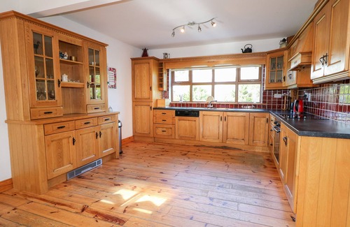 Crolly Casa | CROLLY HOME, pet friendly, with open fire in Crolly, County Donegal