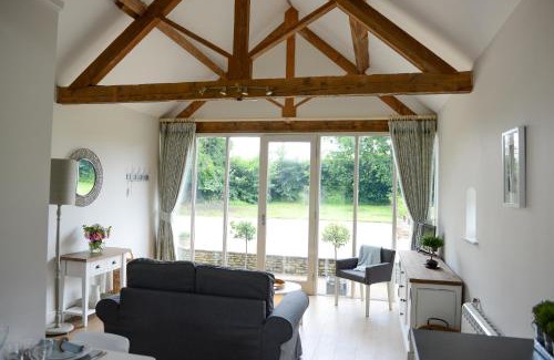 Giddeahall Casa | Cromhall Farm