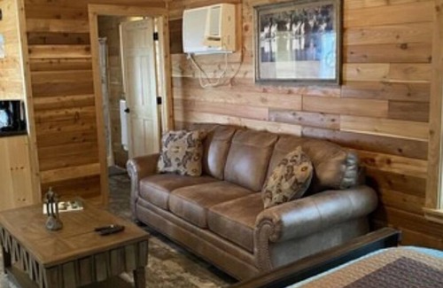 Hamilton Cabina | Crooked Creek Ranch Cabin 11