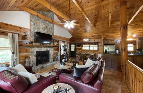 Boone Cabina | Crooked Feather @ River Ridge Awaits You!