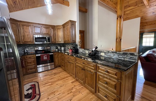Boone Cabina | Crooked Feather @ River Ridge Awaits You!