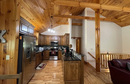 Boone Cabina | Crooked Feather @ River Ridge Awaits You!
