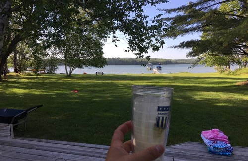 Petoskey Casa | Crooked Lake Cottage - RECIENTEMENTE RENOVADO - ¡Esperas puestas de sol y botes paradisíacos!